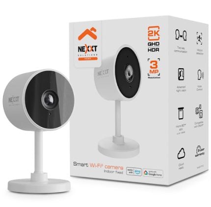 Indoor fixed smart Wi‑Fi camera on a white pedestal next to its white packaging box displaying features and lens detail on the front panel of the camera and box.